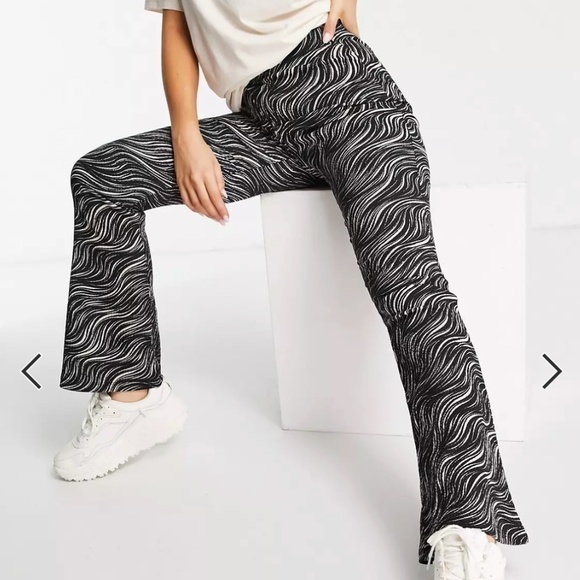 Topshop Crinkle Flared Pants in Zebra - Size 10 - Picture 2 of 9